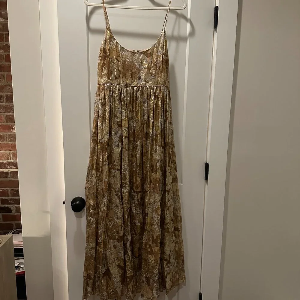 Beautiful gold lame lurex gown perfect for weddings, so flattering & comfortable